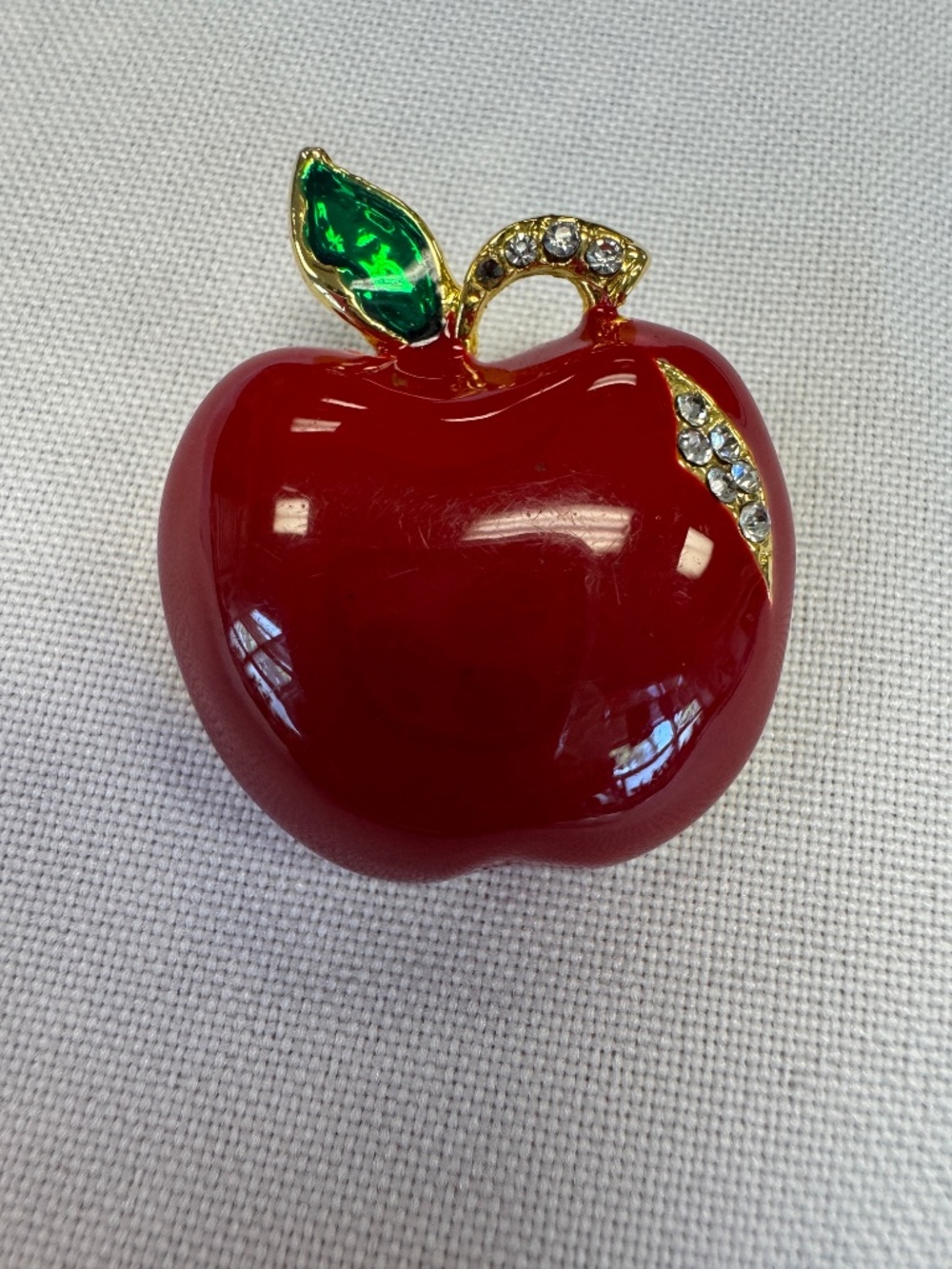 Red Apple Enamel Rhinestone Brooch Gold Tone Vintage - Picture 4 of 9